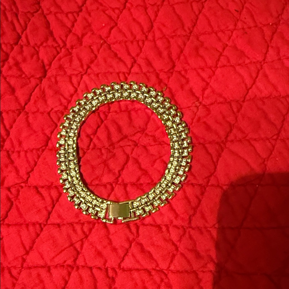 So beautiful bracelet 14 k gold plated is about 7 inches long